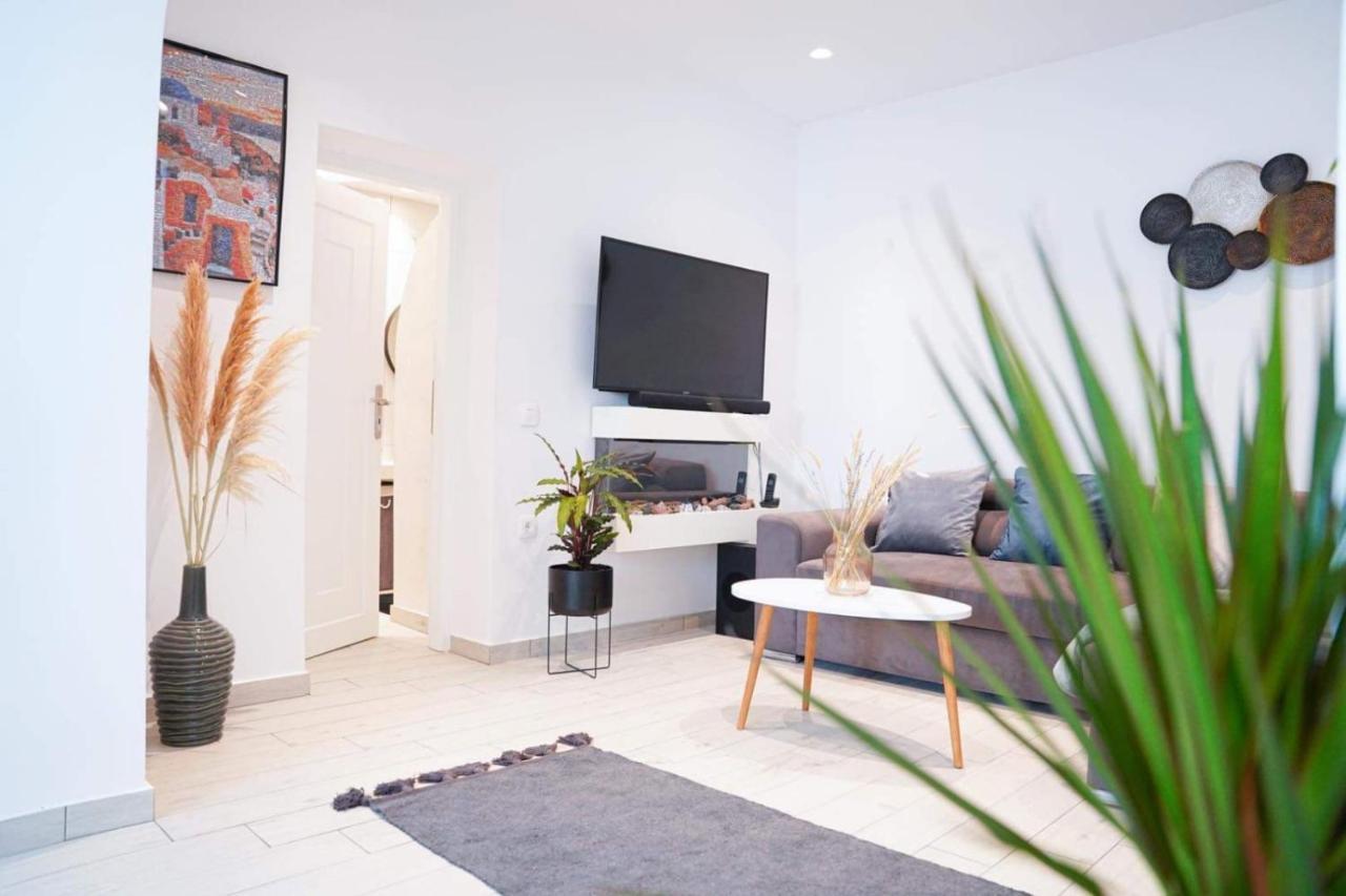 Sunstone Apartment Тира Экстерьер фото